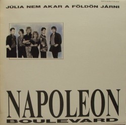 Júlia nem akar a földön járni