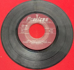 Por la vuelta / Cuando llora mi guitarra / Dos medallitas / Te sigo esperando