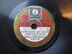 Let Me Dream in Your Arms Again / Don't Make My Heart Your Plaything