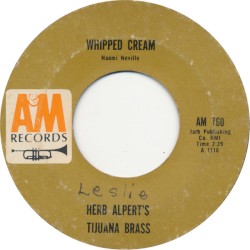 Whipped Cream / Las mañanitas