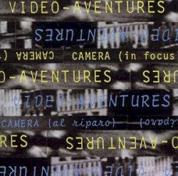 Camera (In Focus) / Camera (Al Riparo)