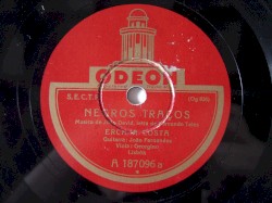 Negros Traços / Fado Corrido