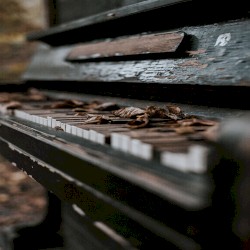 Dead Piano Music