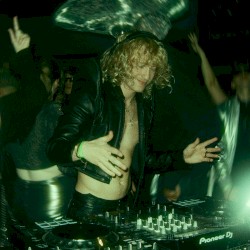 Deep House Dance Mix in a New York Warehouse: Griffin Maxwell Brooks