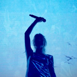 TAP YOUR GLASS (BLUE IN CONCERT version)