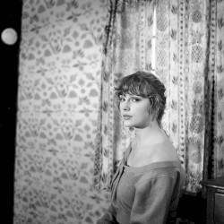 willow (moonlit witch version) + christmas tree farm (recorded live at the 2019 iheartradio jingle ball)