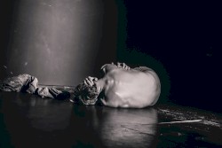 Philistine Troubadour Forgot to Discover the World