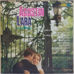 Agustín Lara y su piano