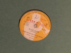 In the Mood / A String of Pearls