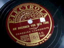 Am Brunnen vor dem Tore / Morgen muß ich fort von hier