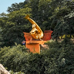 Brancusi Sculpting Beyonce