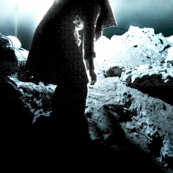 LA LUEUR DES TRÉFONDS