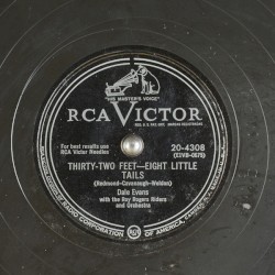 Thirty Two Feet - Eight Little Tails / Fuzzy Wuzzy