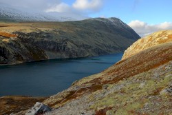 File:Rondvatnet lake seen from the height east of Rondvassbu tourist cabin.jpg
