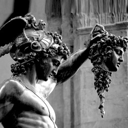 後ろに残された