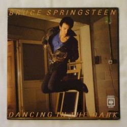 Bailando En La Obscuridad = Dancing in the Dark