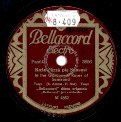 Rožu dārzā pie Sansusi