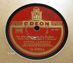 Du bist genau wie die Andern… / Ich bin eine Stimme…