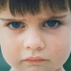 През сълзи от щастие