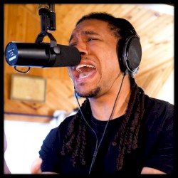 Man in the Mirror [Short]