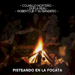 Pisteando en la fogata