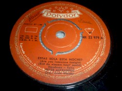 Estas sola esta noche? / Corazon de Madera