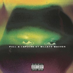 Pull à capuche et billets mauves