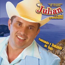 Cantando y tomando de todo