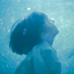 海いっぱいに降りしきる星