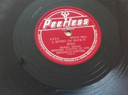 A ritmo de rock'n'roll / Gozando mi rock'n'roll