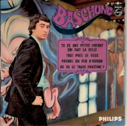 Tu es une petite enfant qui fait la belle