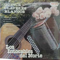 Quince claveles blancos