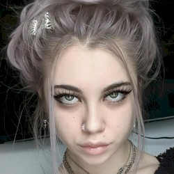 THE WXRLD ENDS WITH YXU