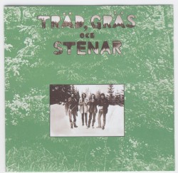 Träd, gräs och stenar