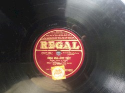 Roas Mia / Roll Along Kentucky Moon