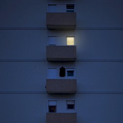 ๊ฐ๊น์ด ๋ฏ ๋จผ ๊ทธ๋์ฌ