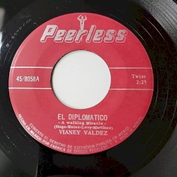 El diplomático / Vuelve a mentirme