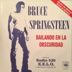 Bailando En La Obscuridad = Dancing in the Dark