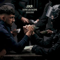 Dans les mains