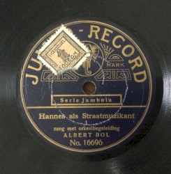 Hannes als straatmuzikant I / Hannes als straatmuzikant II