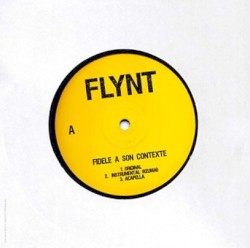 Fidèle à son contexte