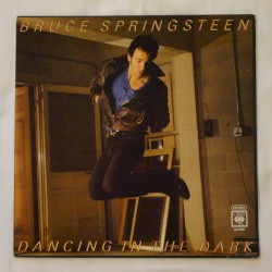Bailando En La Obscuridad = Dancing in the Dark