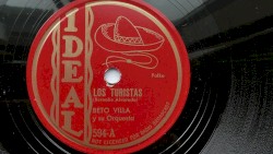 Los turistas / Luz María