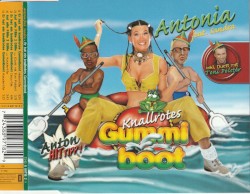 Er hat ein knallrotes Gummiboot