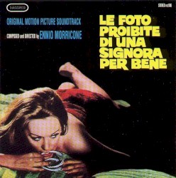 Le foto proibite di una signora per bene