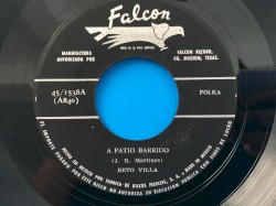 A patio barrido / Argelia