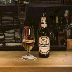 Zwei Herrengedeck, bitte