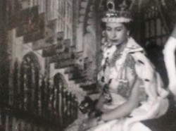 THE QUEEN IS DEAD / QUEEN ELIZABETH