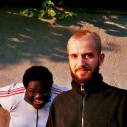 sag deinen freunden, dass du sie liebst