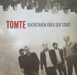 Buchstaben über der Stadt